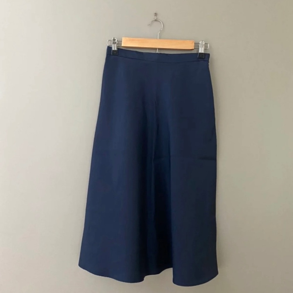 michaelangelo navy blue satin A line skirt size 2